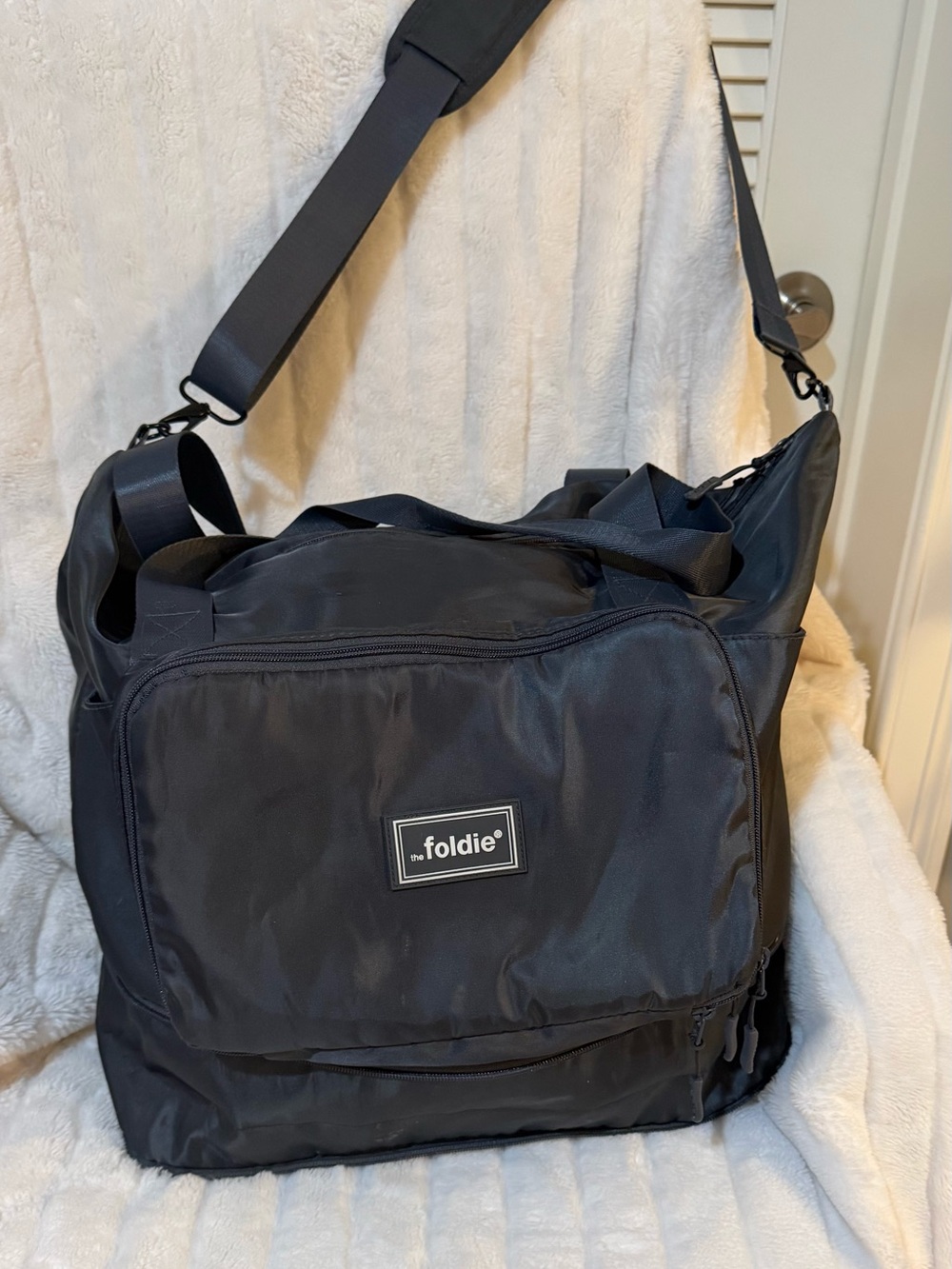 Foldie Foldable Travel Duffel Bag – Expandable Carry-On Luggage, Gray, Excellent